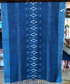 ผ้าคลุมไหล่ย้อมคราม ลายตะเพียน ทอมือแบบ ตะกอ ผ้าย้อมคราม สกลนครแท้ 100%